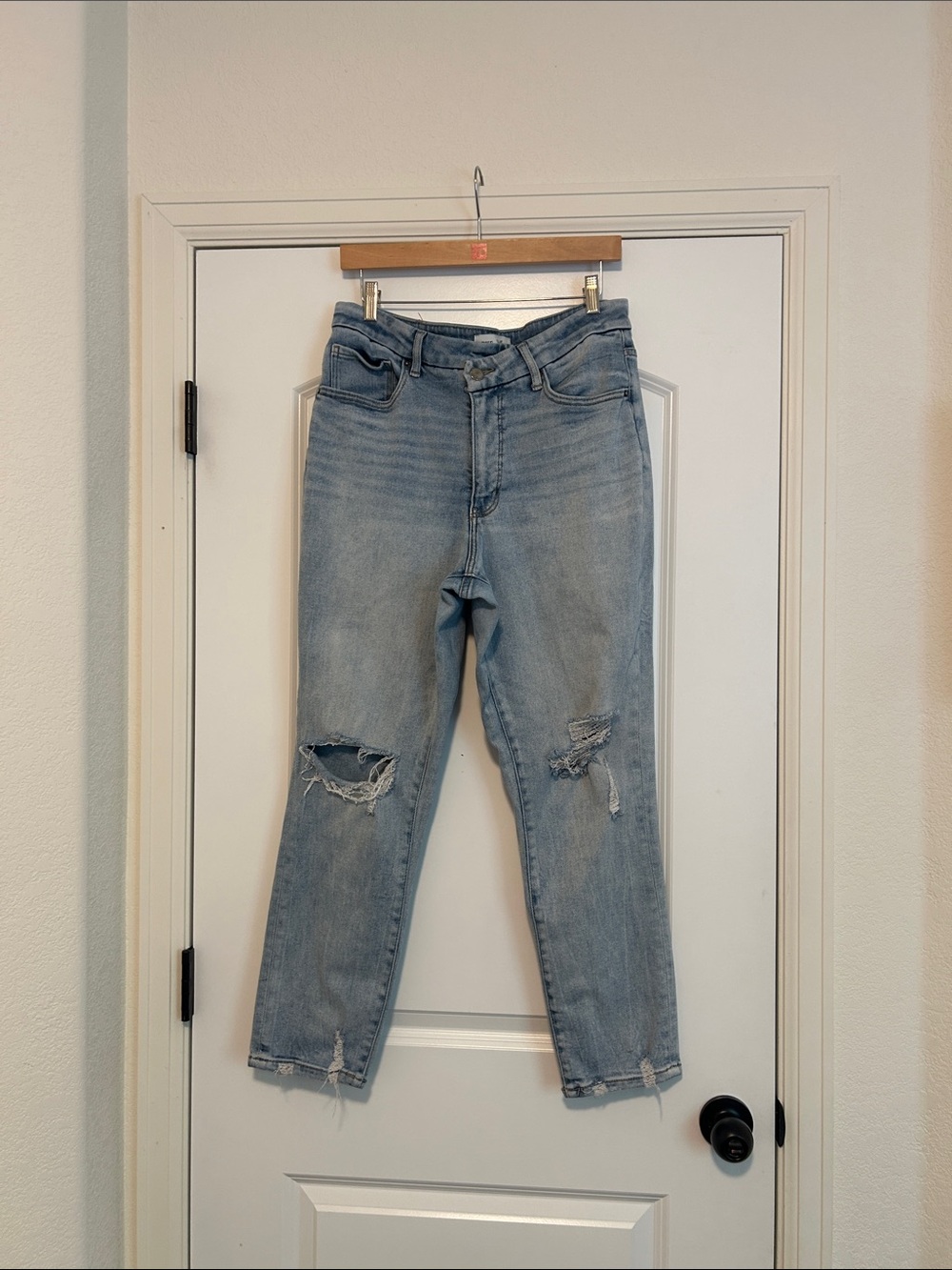 BKE High Rise Mom Jean - Ellie Light Blue Distressed Size 32 X 28